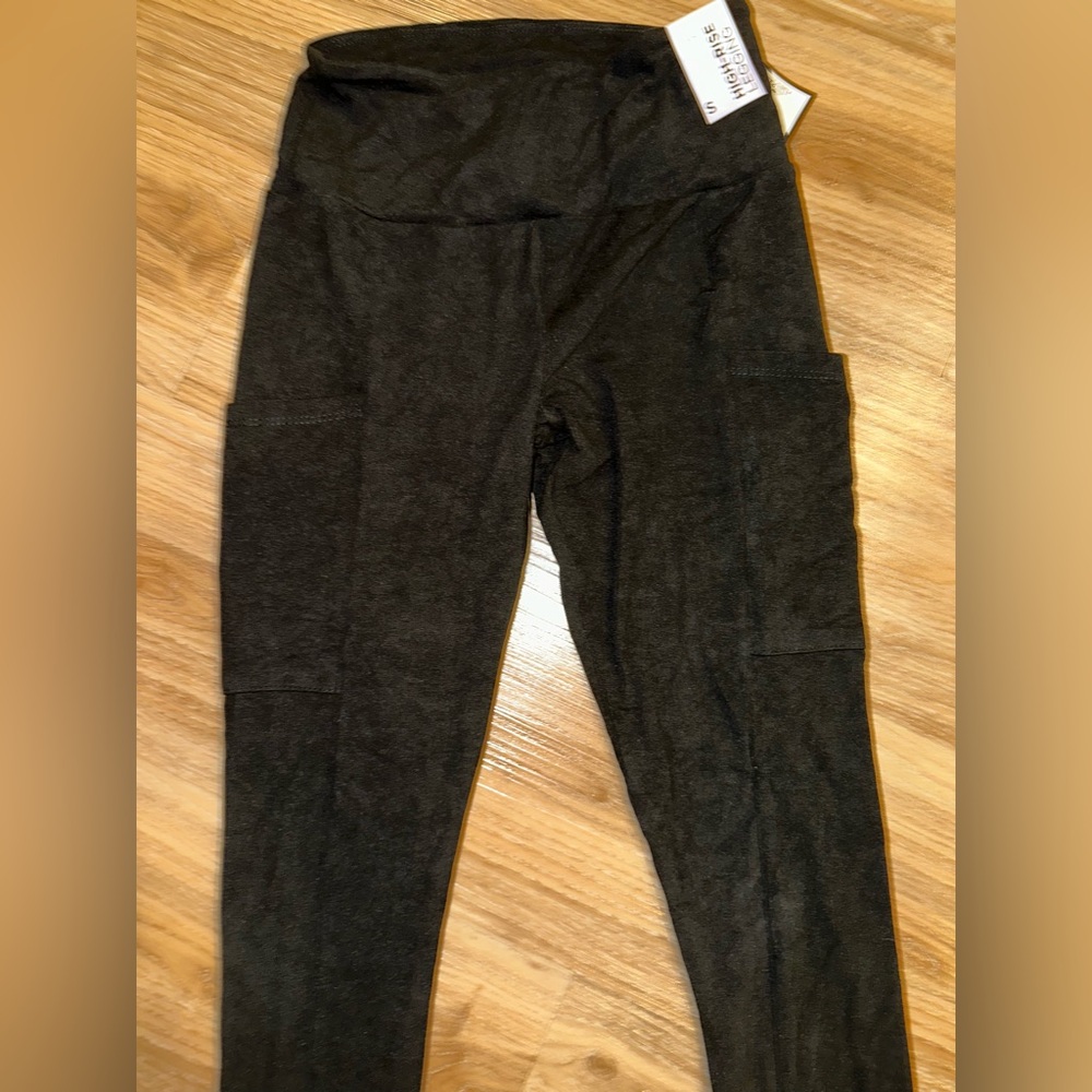 Black High-Waisted Leggings - Picture 2 of 4